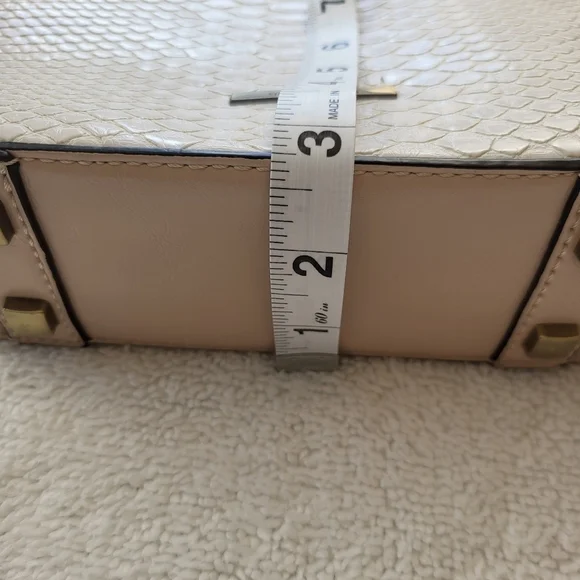 Simply Noelle Crossbody Purse White and Blush Pink - Picture 8 of 10